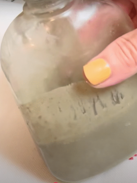 cif casero preparado envasado en un bote de plástico