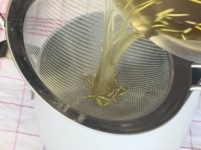 se cuela la infusión de romero