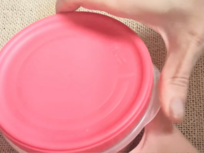 se tapa el recipiente