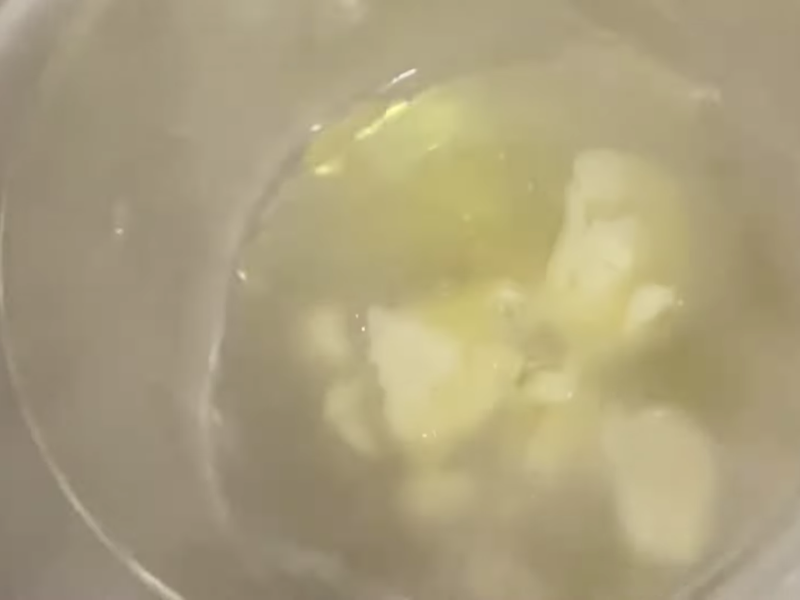 se calienta al bbaño maria