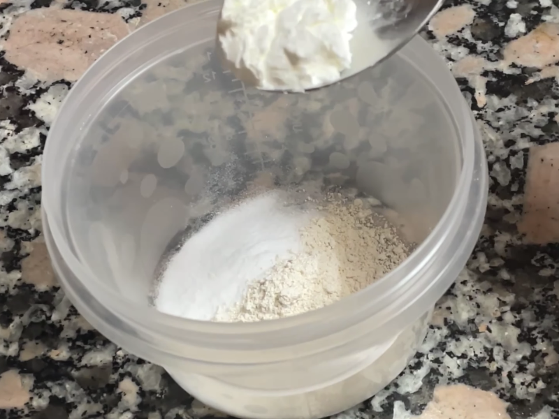 mezcla los solidos en un bol aparte