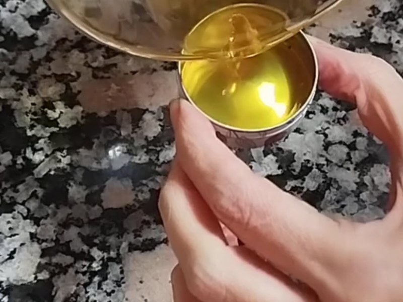 se vierte en envase de 15 ml